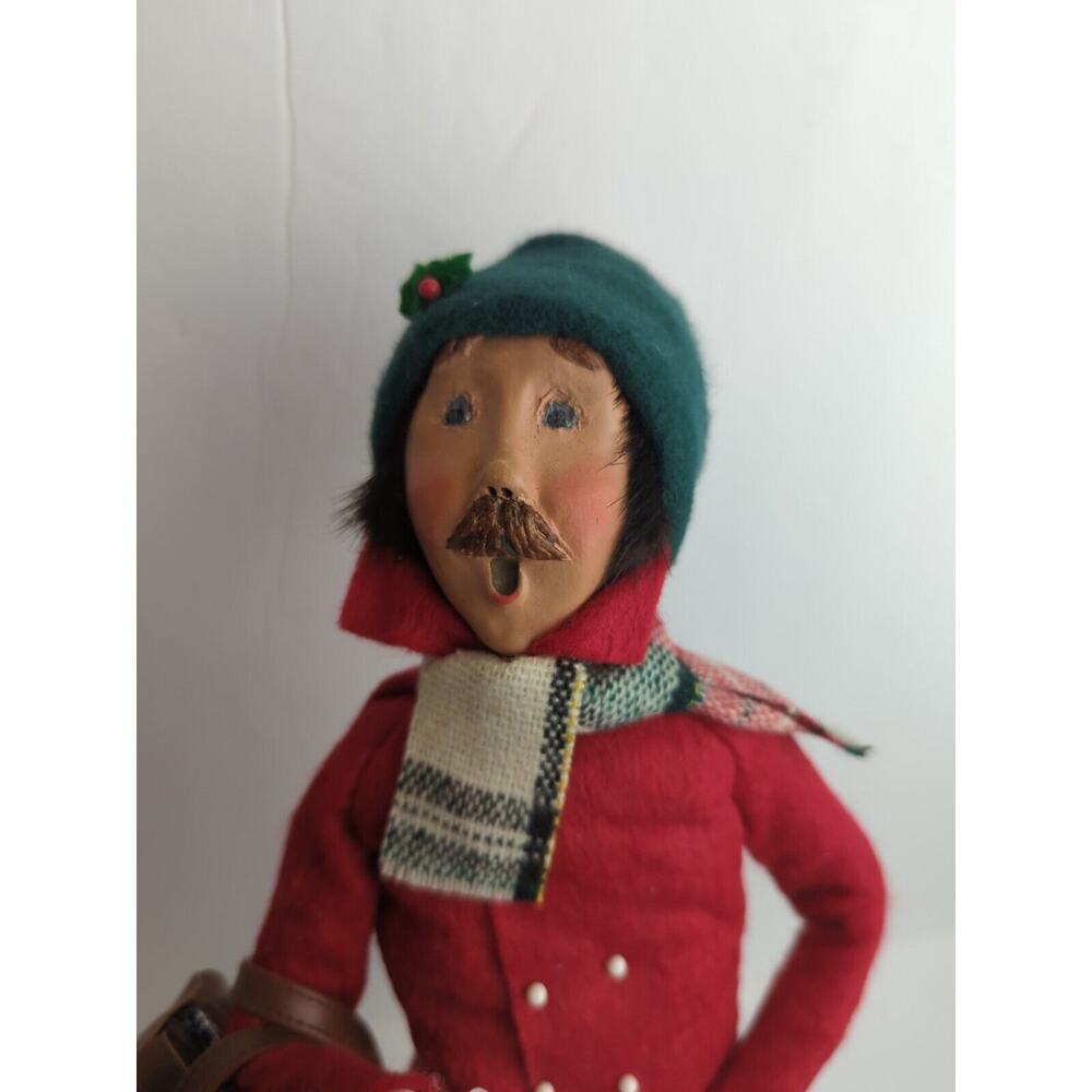 Byers Choice Carolers Male Traveler With Duffle & Gift Bag Signed 1999 - Picture 8 of 9